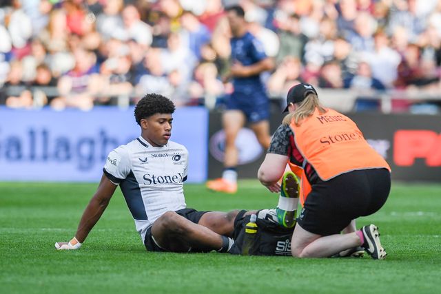 Noah Caluori of Saracens has ankle strapped by physio during the Gallagher PREM match Bristol Bears vs Saracens at Ashton Gate, Bristol, United Kingdom on 09 May 2026

(Photo by Alex Williamson/News Images)