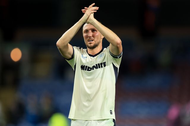 Luke Ayling of Middlesbrough claps fans after 1-1 draw during the Sky Bet Championship match Burnley vs Middlesbrough at Turf Moor, Burnley, United Kingdom on 02 September 2026

(Photo by Jorge Horsted/News Images)