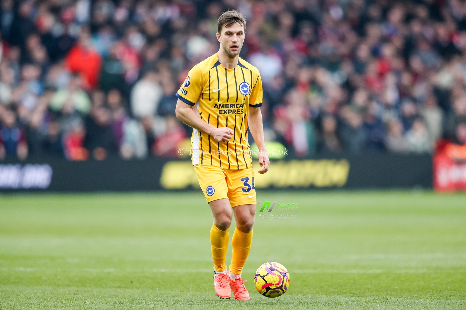 Joel Veltman of Brighton & Hove Albion runs with the ball during the Premier League match Nottingham Forest vs Brighton and Hove Albion at City Ground, Nottingham, United Kingdom, 1st February 2025

(Photo by Alfie Cosgrove/News Images)
