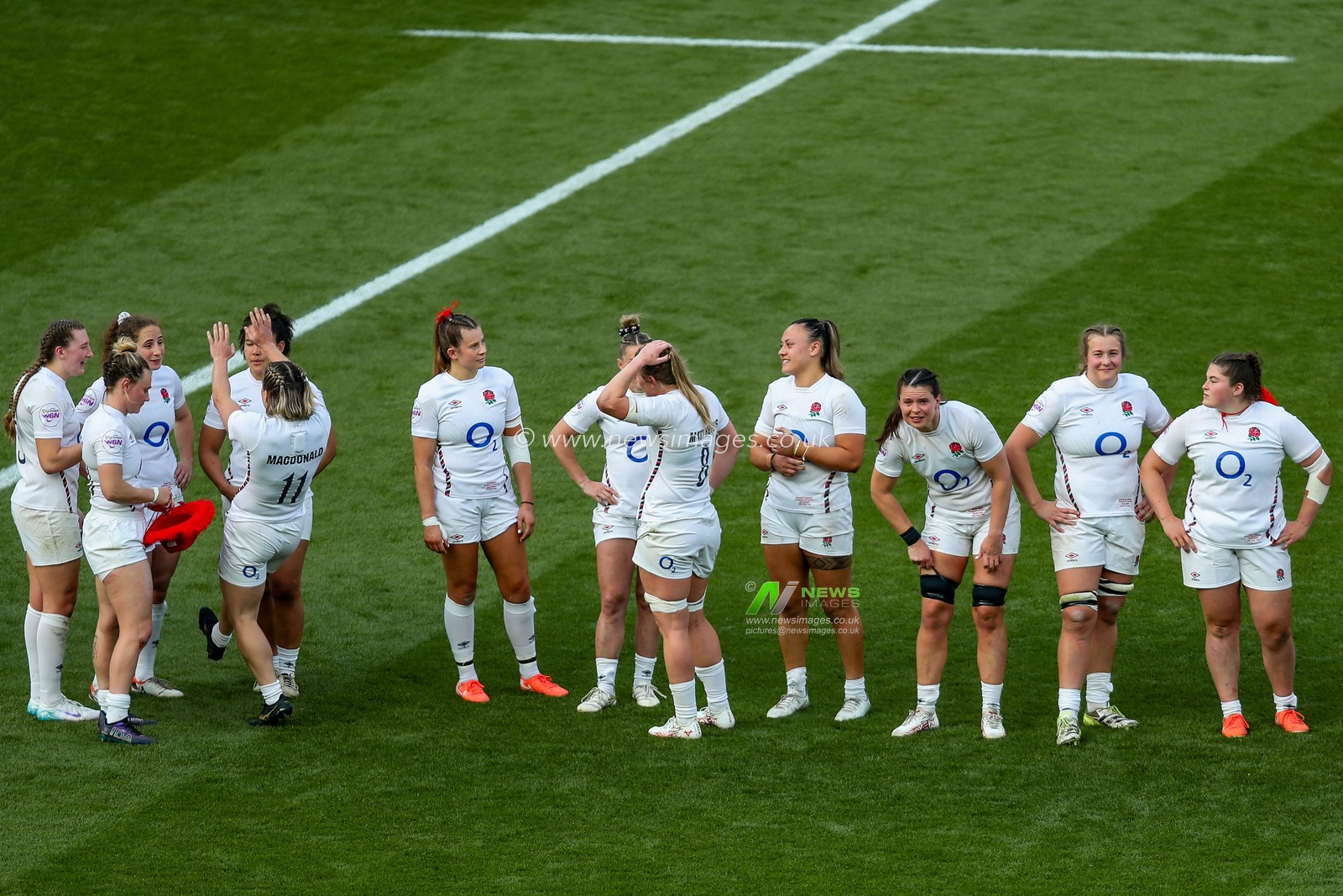England Women celebrate winning the six nations and grand slam following the 2025 Guinness Womenâ€™s Six Nations match England vs France at Allianz Stadium, Twickenham, United Kingdom, 26th April 2025

(Photo by Izzy Poles/News Images)
