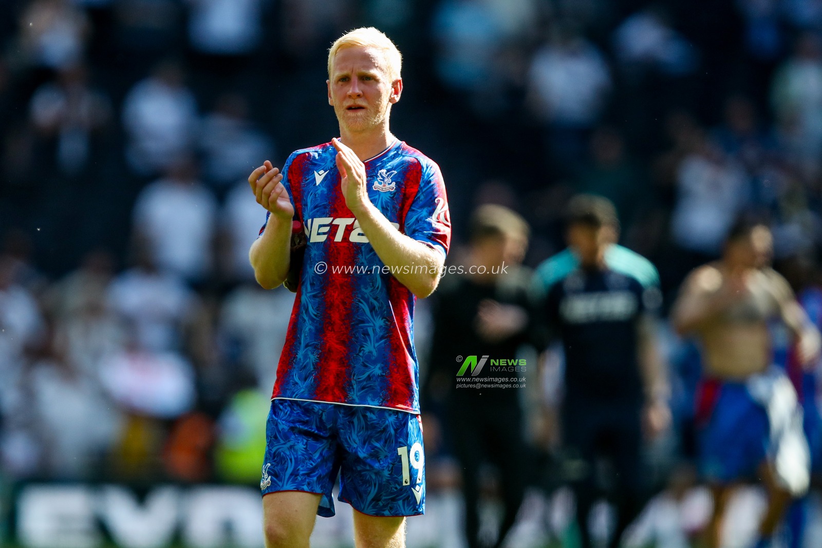 Will Hughes of Crystal Palace acknowledges the fans after the teams victory following the Premier League match Tottenham Hotspur vs Crystal Palace at Tottenham Hotspur Stadium, London, United Kingdom, 11th May 2025

(Photo by Izzy Poles/News Images)