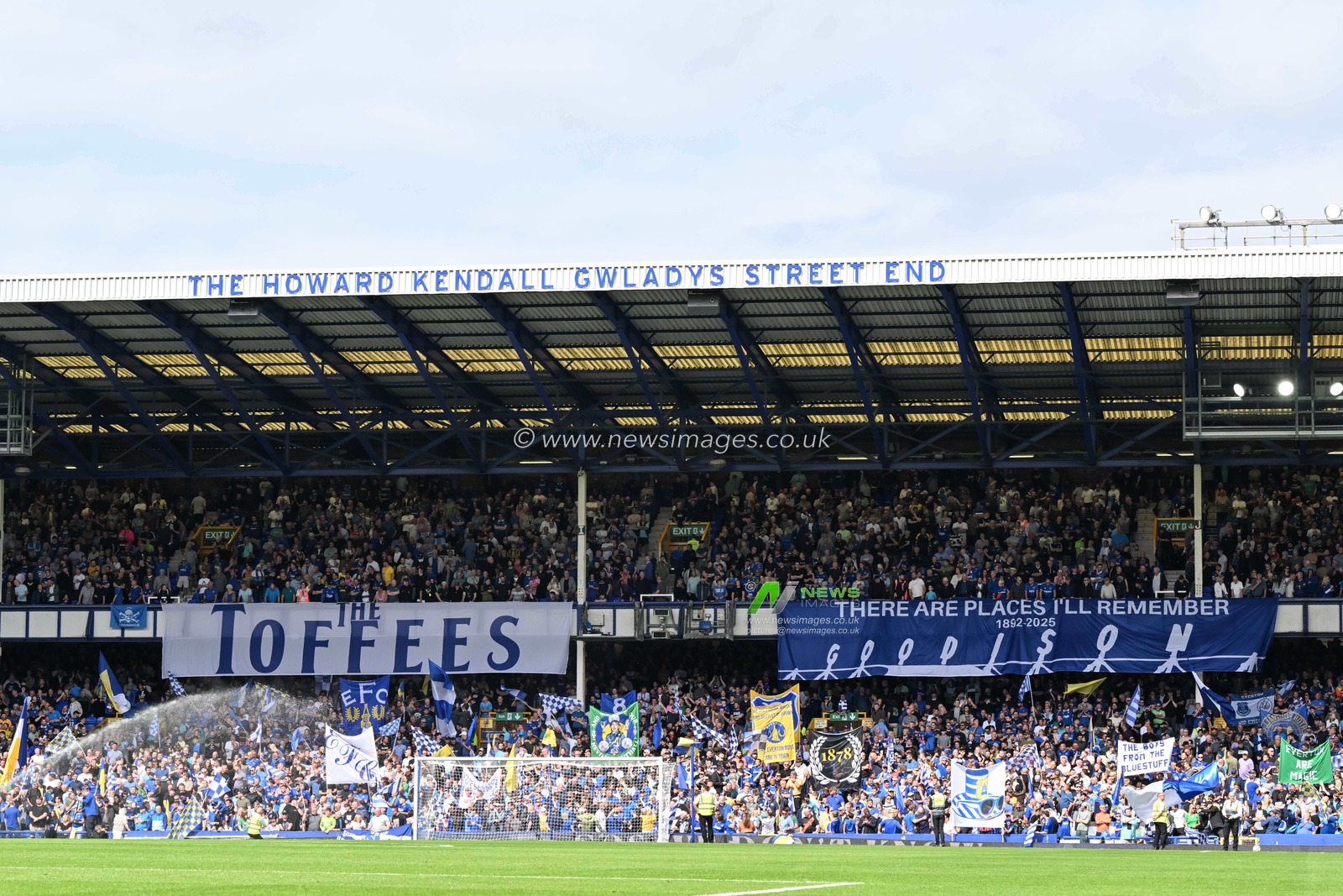 Everton fans unveil banners and flags ahead of the Premier League match Everton vs Brighton and Hove Albion at Goodison Park, Liverpool, United Kingdom, 17th August 2024

(Photo by Cody Froggatt/News Images)