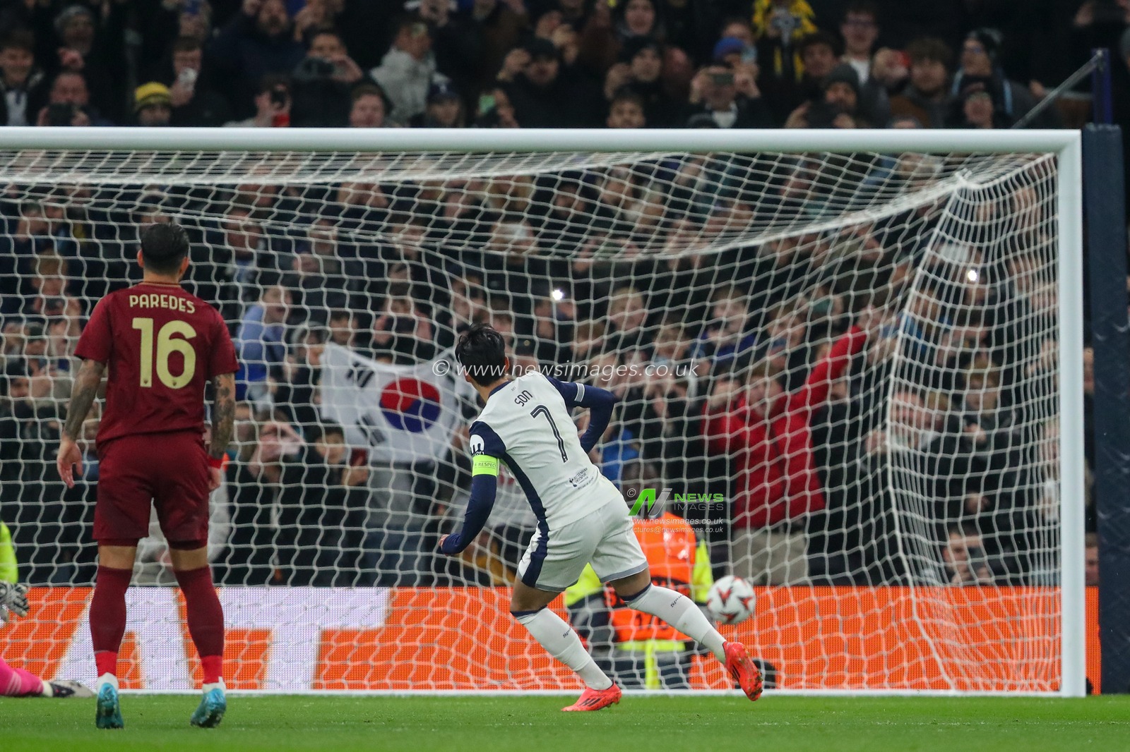 Son Heung-Min of Tottenham Hotspur scores a penalty to make it 1-0 during the UEFA Europa League - League Stage match Tottenham Hotspur vs A.S. Roma at Tottenham Hotspur Stadium, London, United Kingdom, 28th November 2024

(Photo by Gareth Evans/News Images)