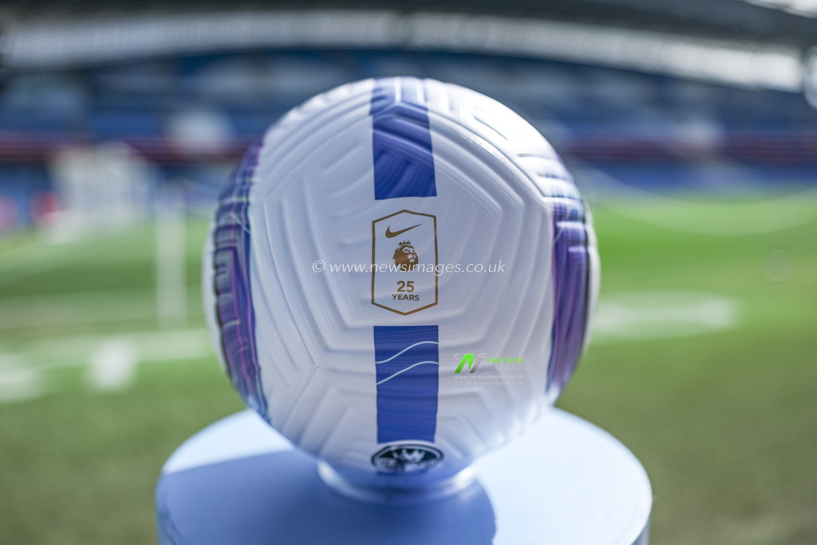 25 Year Premier League anniversary Nike match ball during the Premier League match Manchester City vs Crystal Palace at Etihad Stadium, Manchester, United Kingdom, 12th April 2025

(Photo by Mark Cosgrove/News Images)
