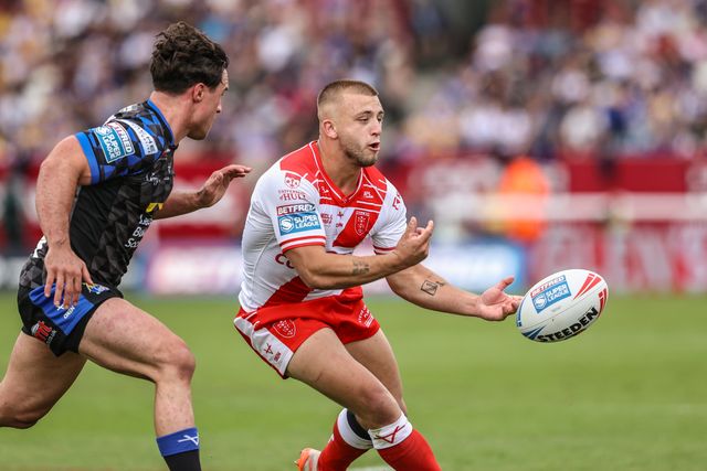 Mikey Lewis of Hull KR passes the ball during the Betfred Super League round 17 match Hull KR vs Leeds Rhinos at Sewell Group Craven Park, Kingston upon Hull, United Kingdom, 6th July 2025

(Photo by Alfie Cosgrove/News Images)