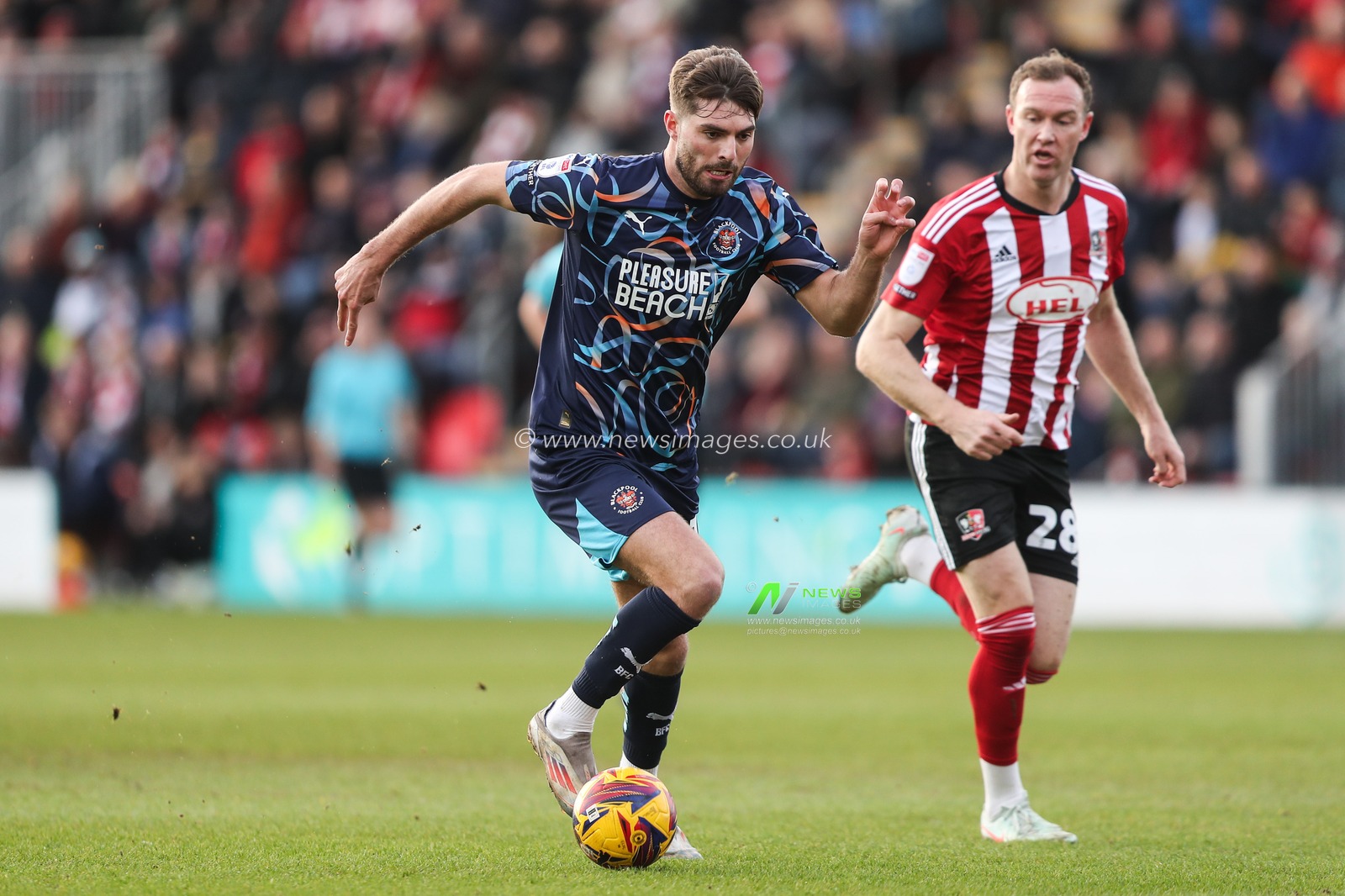 Tom Bloxham of Blackpool breaks with the ball during the Sky Bet League 1 match Exeter City vs Blackpool at St James' Park, Exeter, United Kingdom, 25th January 2025

(Photo by Gareth Evans/News Images)