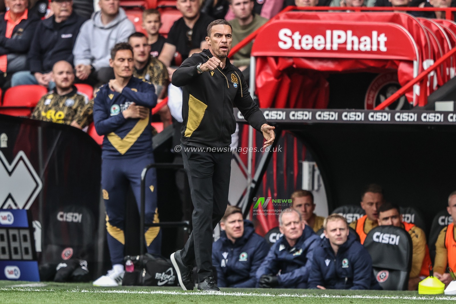 ValÃ©rien IsmaÃ«l manager of Blackburn Rovers gives his team instructions during the Sky Bet Championship match Sheffield United vs Blackburn Rovers at Bramall Lane, Sheffield, United Kingdom, 3rd May 2025

(Photo by Alfie Cosgrove/News Images)