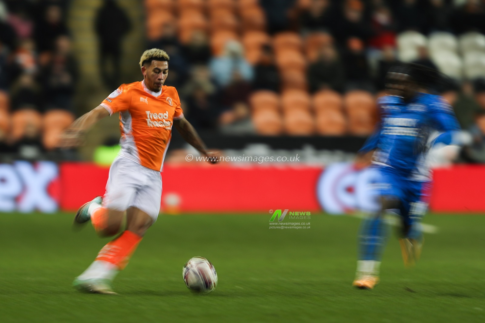 Jordan Lawrence-Gabriel of Blackpool breaks with the ball during the Sky Bet League 1 match Blackpool vs Peterborough United at Bloomfield Road, Blackpool, United Kingdom, 4th March 2025

(Photo by Gareth Evans/News Images)
