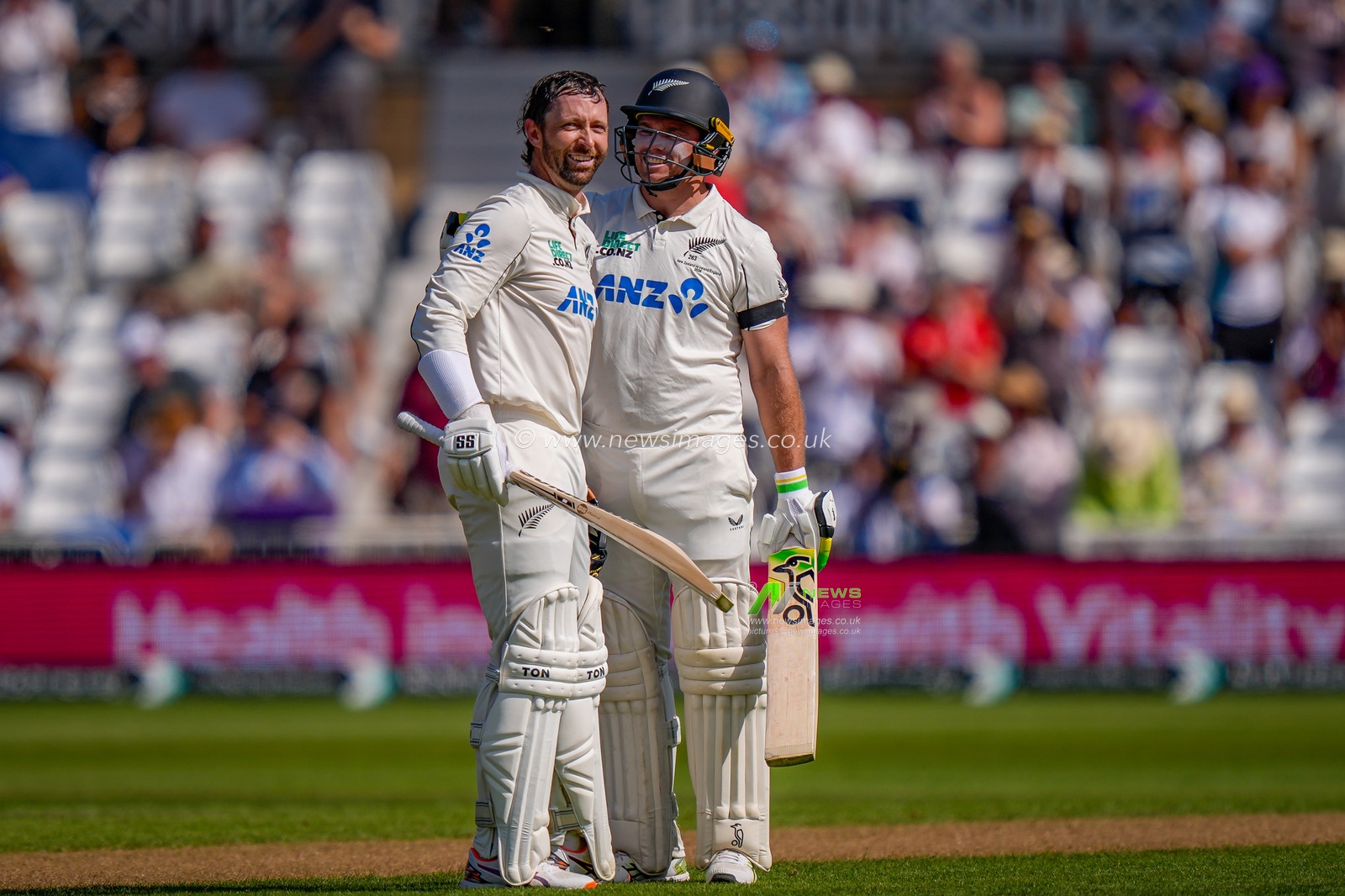 Devon Conwayof New Zealand celebrates scoring his 100 runs with New Zealand captain Tom Latham during the 3rd Rothesay Test Match Day 1 match England vs New Zealand at Trent Bridge, Nottingham, United Kingdom on 25 June 2026

(Photo by Maynard Manyowa/News Images)