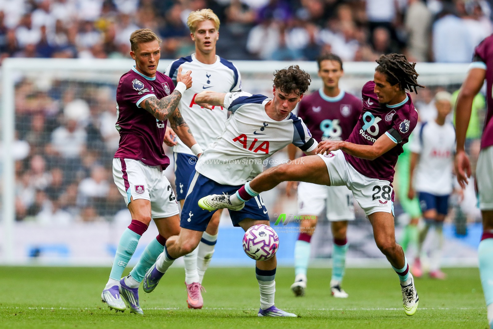 Archie Gray of Tottenham Hotspur battles for the ball with Hannibal of Burnley during the Premier League match Tottenham Hotspur vs Burnley at Tottenham Hotspur Stadium, London, United Kingdom, 16th August 2025

(Photo by Izzy Poles/News Images)