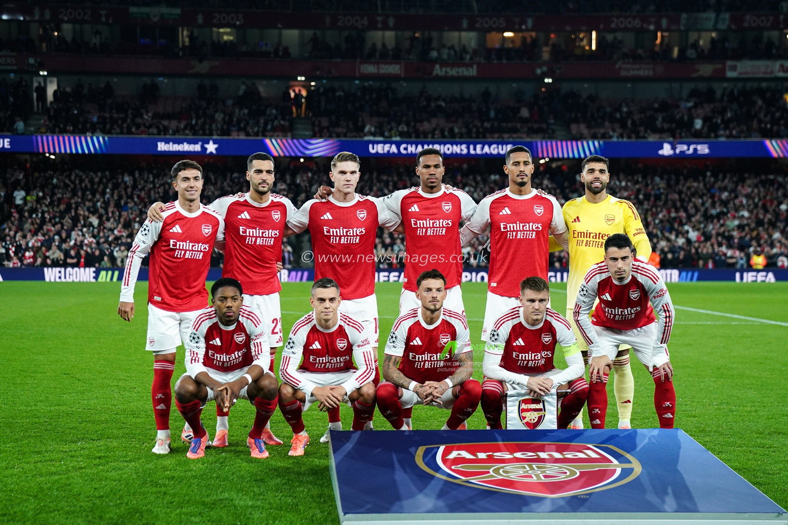 The arsenal squad have a team photo before kick off during the UEFA Champions League match Arsenal vs Olympiakos FC at Emirates Stadium, London, United Kingdom, 1st October 2025

(Photo by Harvey Murphy/News Images)