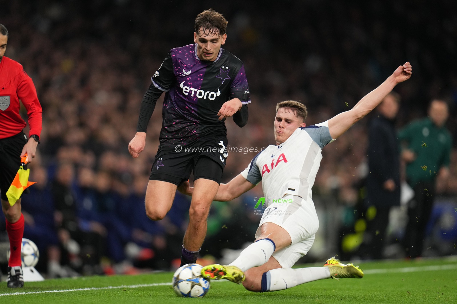 Micky van de Ven of Tottenham Hotspur wins ball during the UEFA Champions League Matchday 6 of 8 Tottenham Hotspur vs Slavia Prague at Tottenham Hotspur Stadium, London, United Kingdom, 9th December 2025

(Photo by Harvey Murphy/News Images)

*** GER AUT SUI OUT ***