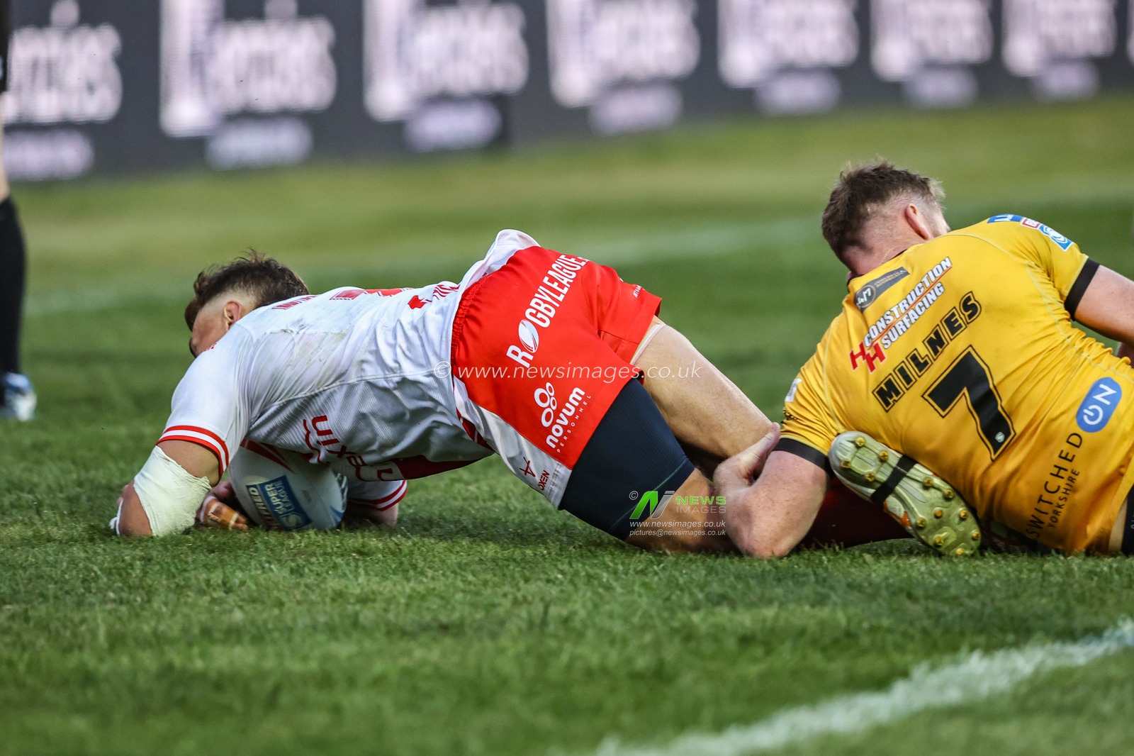 Jai Whitbread of Hull KR goes over for a try during the Betfred Super League round 15 match Castleford Tigers vs Hull KR at The Mend-A-Hose Jungle, Castleford, United Kingdom, 19th June 2025

(Photo by Alfie Cosgrove/News Images)
