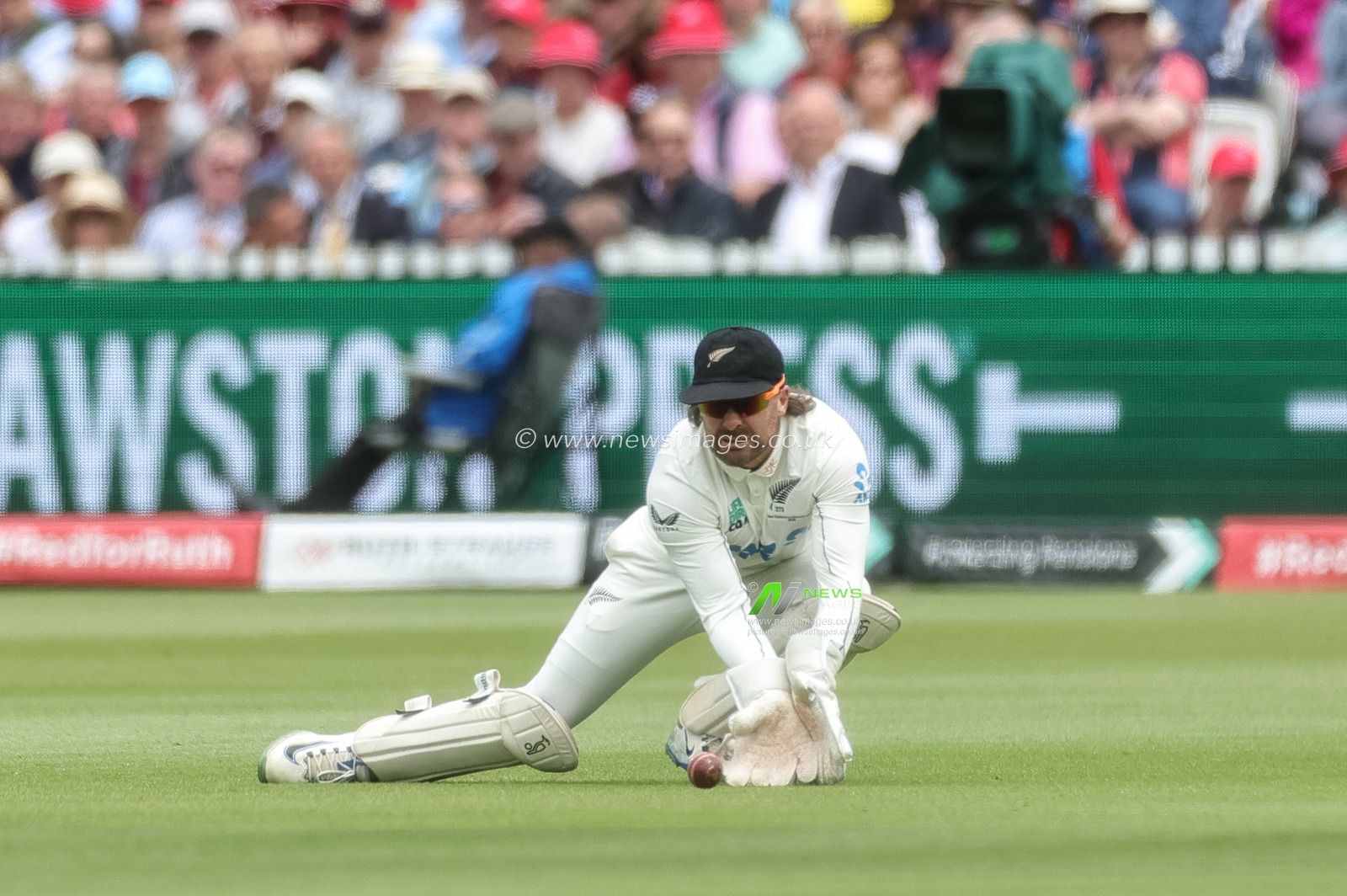 Tom Blundell of New Zealand stops the ball during the 1st Rothesay Test Match Day 2 match England vs New Zealand at Lords, London, United Kingdom on 05 June 2026

(Photo by Mark Cosgrove/News Images)