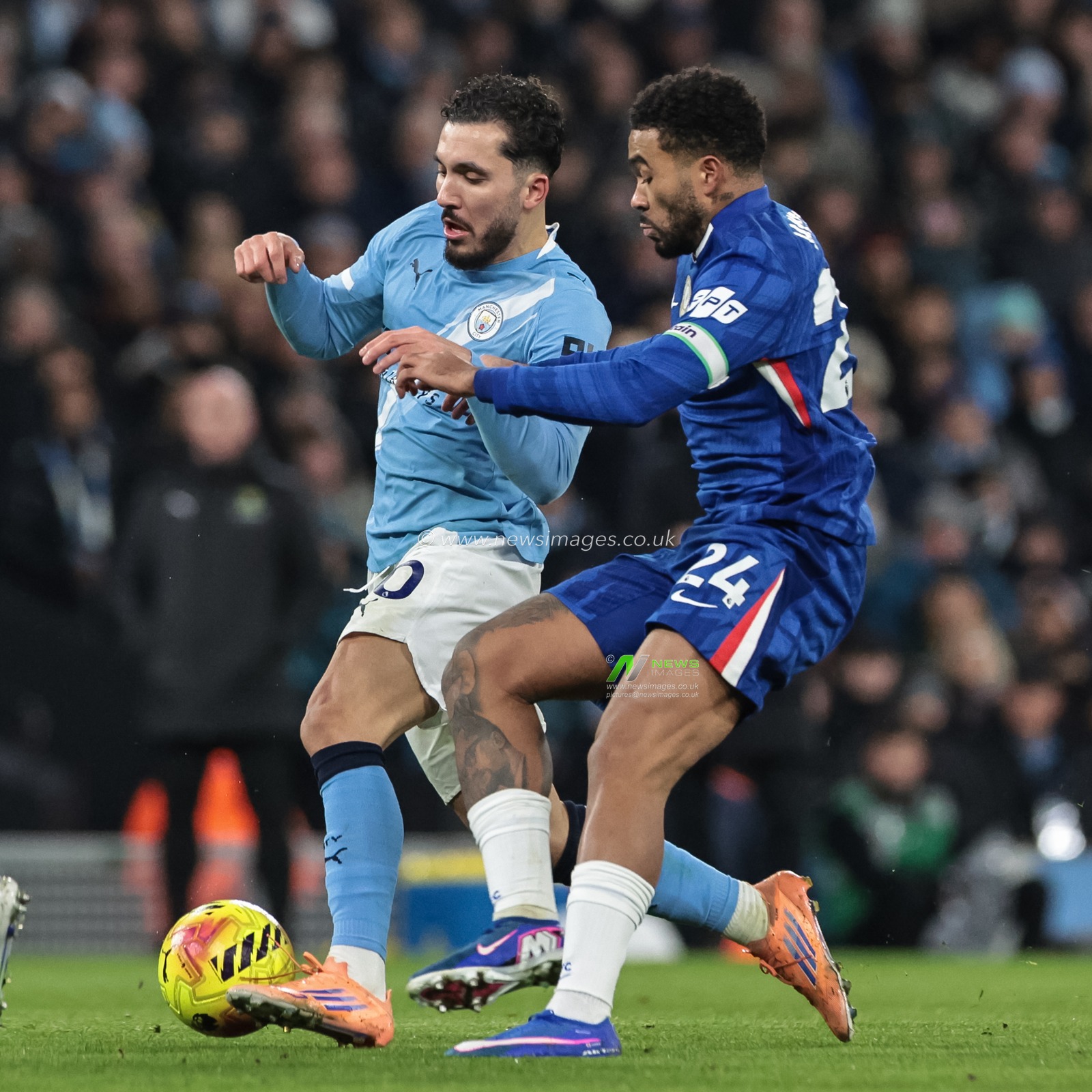 Rayan Cherki of Manchester City is fouled by Reece James of Chelsea during the Premier League match Manchester City vs Chelsea at Etihad Stadium, Manchester, United Kingdom, 4th January 2026

(Photo by Mark Cosgrove/News Images)

*** GER AUT SUI OUT ***