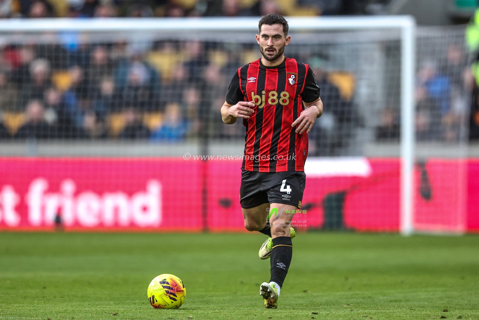 Lewis Cook of Bournemouth during the Premier League match Wolverhampton Wanderers vs Bournemouth at Molineux, Wolverhampton, United Kingdom, 31st January 2026

(Photo by Alfie Cosgrove/News Images)