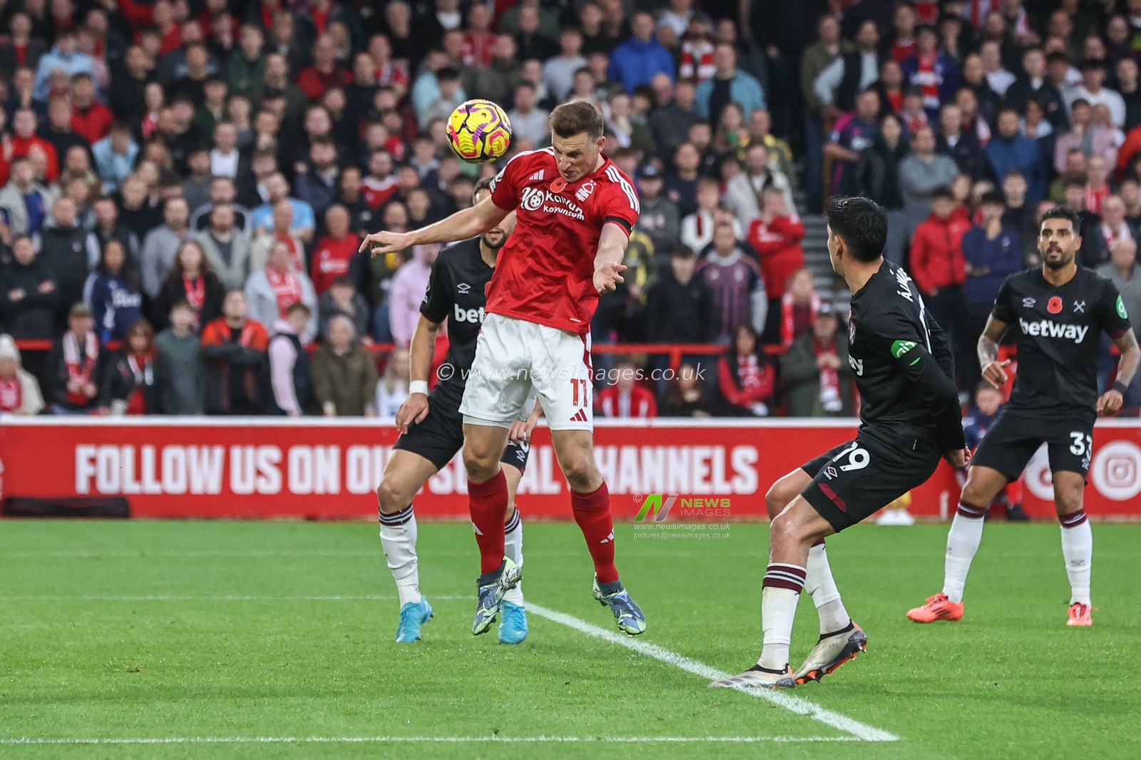 Chris Wood of Nottingham Forest scores to make it 1-0 during the Premier League match Nottingham Forest vs West Ham United at City Ground, Nottingham, United Kingdom, 2nd November 2024

(Photo by Alfie Cosgrove/News Images)