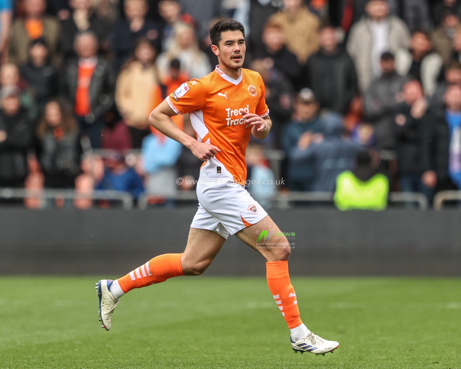 Elkan Baggott of Blackpool during the Sky Bet League 1 match Blackpool vs Wrexham at Bloomfield Road, Blackpool, United Kingdom, 21st April 2025

(Photo by Alfie Cosgrove/News Images)