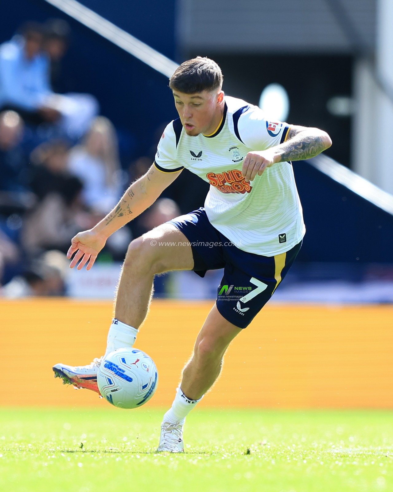 Alfie Devine of Preston North End controls ball during the Sky Bet Championship match Preston North End vs Blackburn Rovers at Deepdale, Preston, United Kingdom on 05 September 2026

(Photo by Jorge Horsted/News Images)