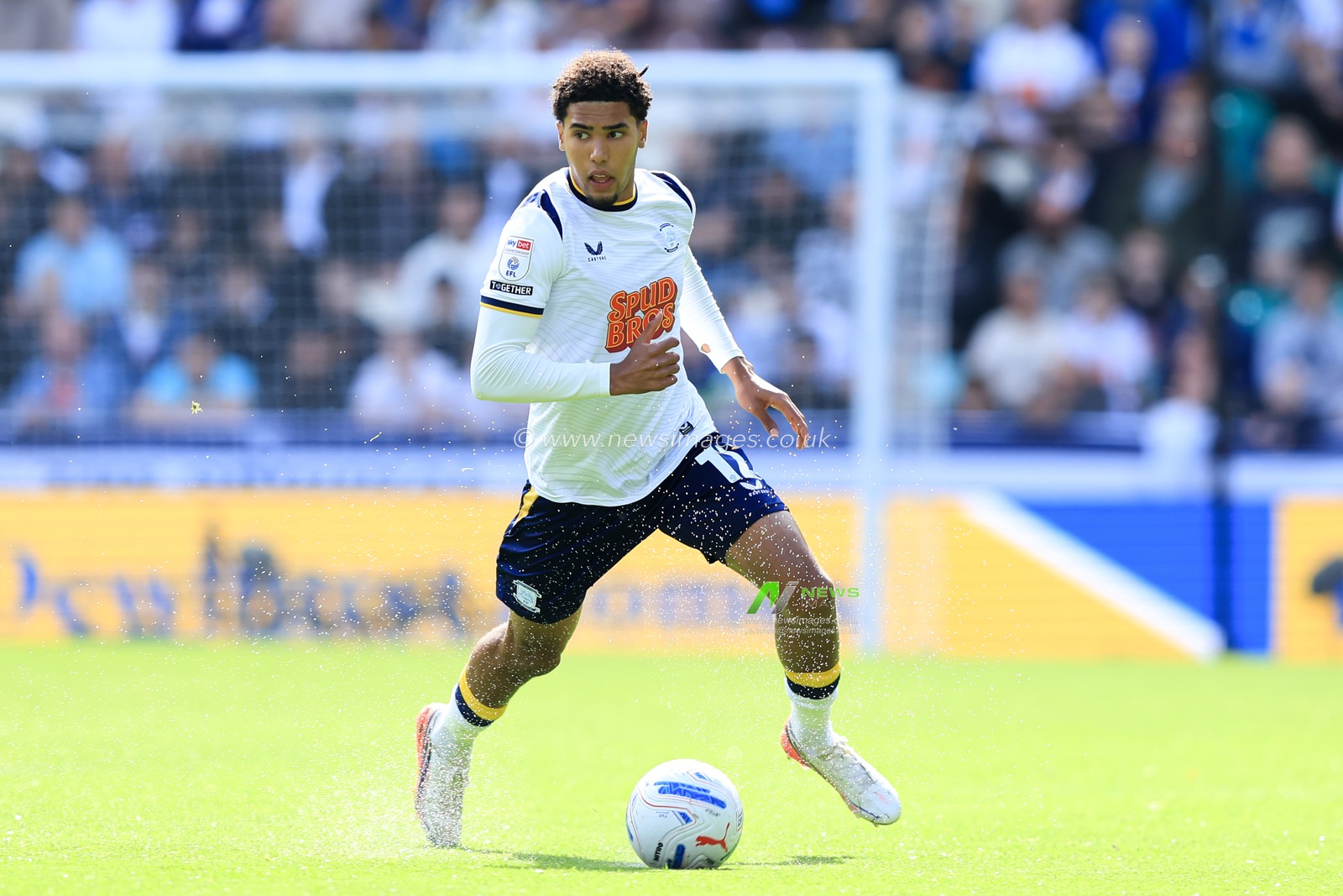 Caleb Wiley of Preston North End with ball at his feet during the Sky Bet Championship match Preston North End vs Blackburn Rovers at Deepdale, Preston, United Kingdom on 05 September 2026

(Photo by Jorge Horsted/News Images)