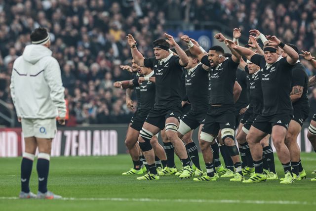 New Zealand perform the Haka before the game during the Quilter Nations Series 2025 match England vs New Zealand at Allianz Stadium, Twickenham, United Kingdom, 15th November 2025

(Photo by Mark Cosgrove/News Images)

*** GER AUT SUI OUT ***