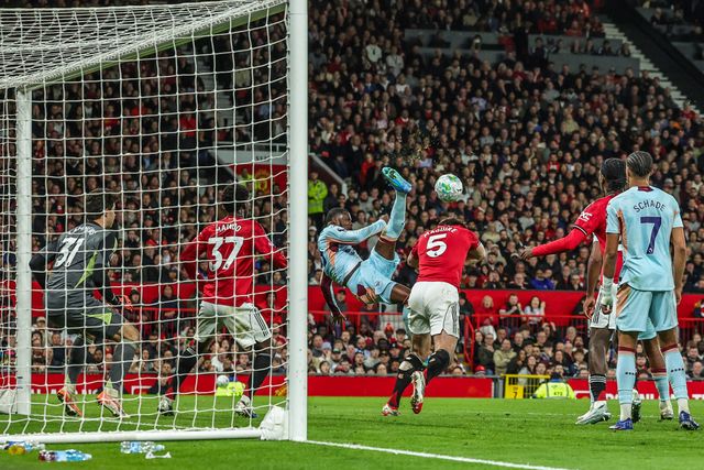 Dango Ouattara of Brentford fouls Harry Maguire of Manchester United during the Premier League match Manchester United vs Brentford at Old Trafford, Manchester, United Kingdom on 27 April 2026

(Photo by Mark Cosgrove/News Images)