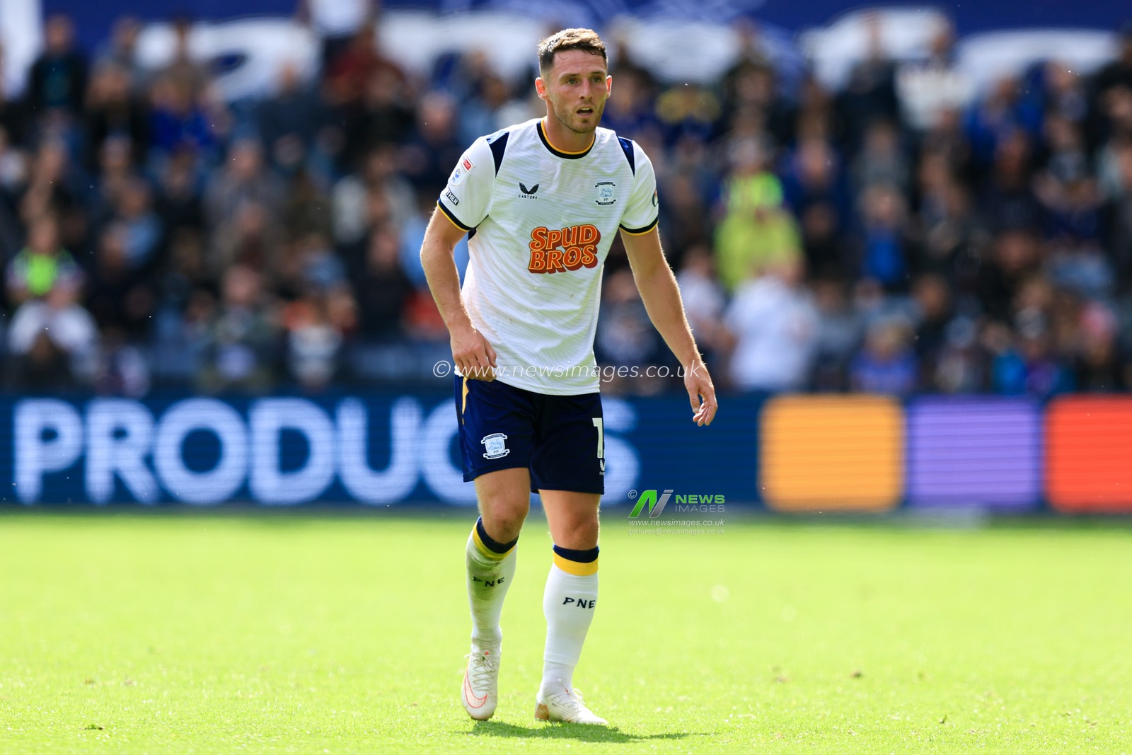 Jordan Thompson of Preston North End during the Sky Bet Championship match Preston North End vs Blackburn Rovers at Deepdale, Preston, United Kingdom on 05 September 2026

(Photo by Jorge Horsted/News Images)