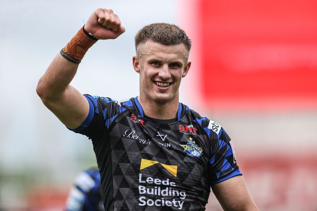 Ash Handley of Leeds Rhinos celebrates the win during the Betfred Super League round 17 match Hull KR vs Leeds Rhinos at Sewell Group Craven Park, Kingston upon Hull, United Kingdom, 6th July 2025

(Photo by Alfie Cosgrove/News Images)