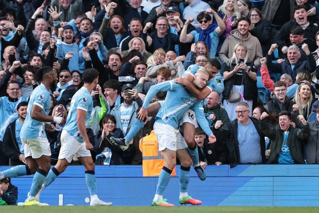 Erling Haaland of Manchester City scores to make it 2-1 during the Premier League match Manchester City vs Arsenal at Etihad Stadium, Manchester, United Kingdom on 19 April 2026

(Photo by Mark Cosgrove/News Images)