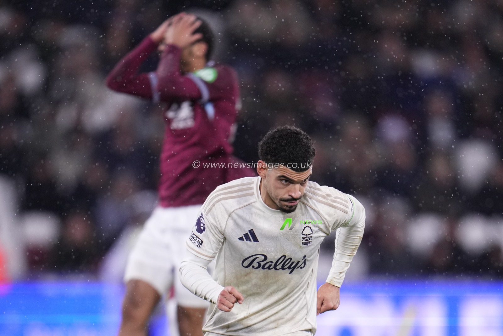 Morgan Gibbs-White of Nottingham Forest celebrates goal to make it 1-2 during the Premier League match West Ham United vs Nottingham Forest at London Stadium, London, United Kingdom, 6th January 2026

(Photo by Harvey Murphy/News Images)

*** GER AUT SUI OUT ***