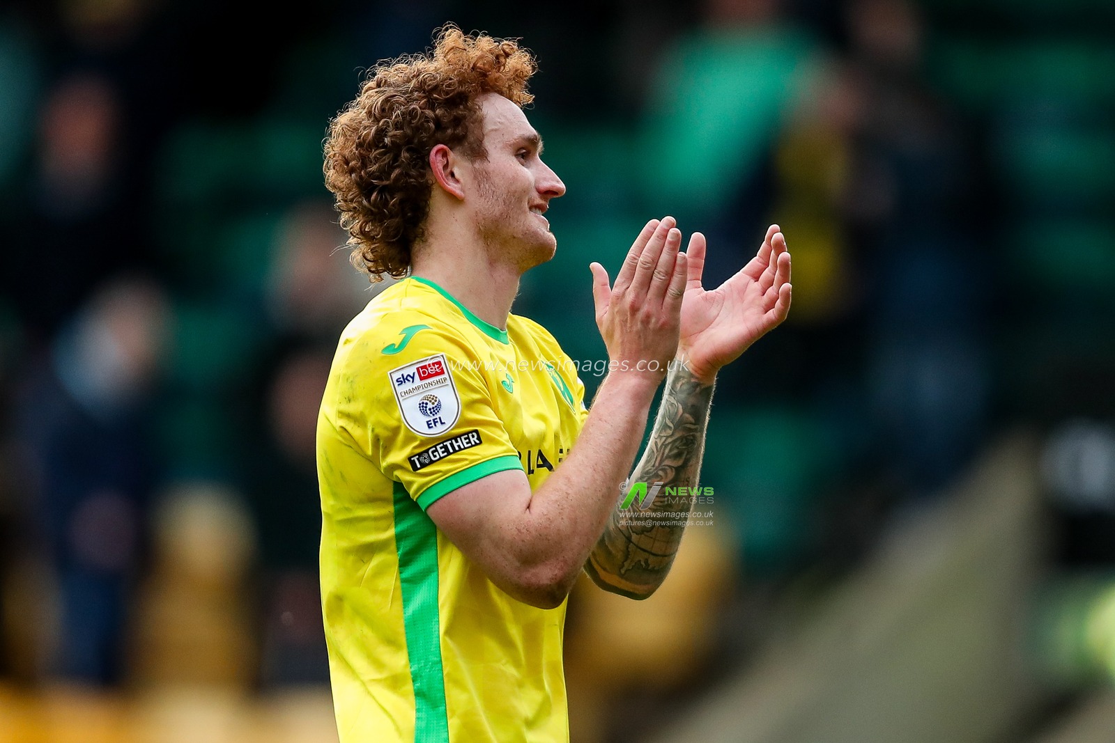 Josh Sargent of Norwich City acknowledges the fans after the teams victory following the Sky Bet Championship match Norwich City vs West Bromwich Albion at Carrow Road, Norwich, United Kingdom, 29th March 2025

(Photo by Izzy Poles/News Images)