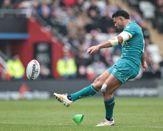 Rhyse Martin of Hull KR scores a penalty goal during the Betfred Super League round 11 match Leigh Leopards vs Hull KR at Leigh Sports Village, Leigh, United Kingdom on 16 May 2026

(Photo by Mark Cosgrove/News Images)