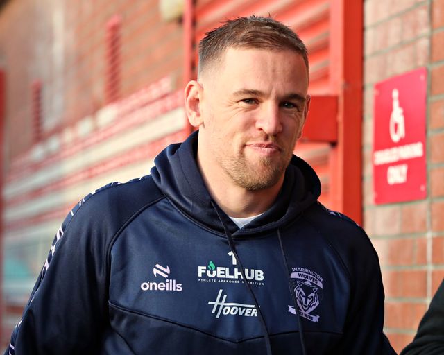 Matt Dufty of Warrington Wolves arrives before the Betfred Super League round 27 match Hull KR vs Warrington Wolves at Sewell Group Craven Park, Kingston upon Hull, United Kingdom, 18th September 2025(Photo by Sam Eaden/News Images)