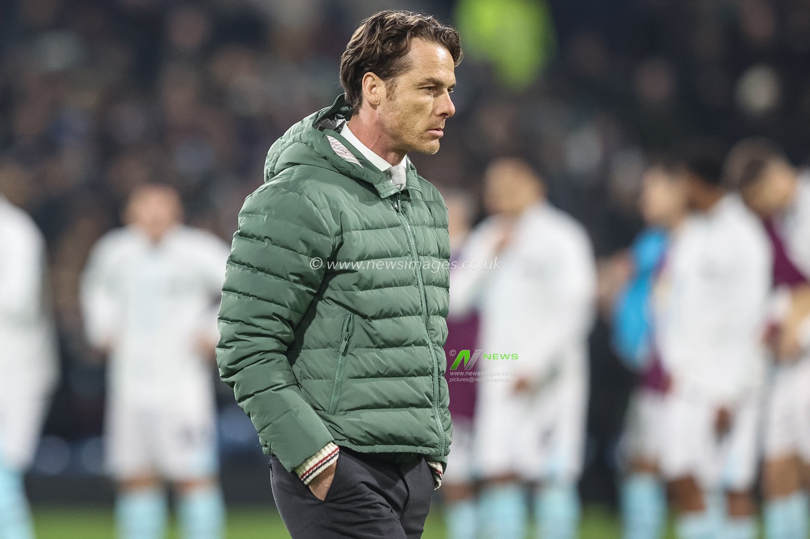Scott Parker manager of Burnley during the Sky Bet Championship match Burnley vs Sunderland at Turf Moor, Burnley, United Kingdom, 17th January 2025

(Photo by Alfie Cosgrove/News Images)