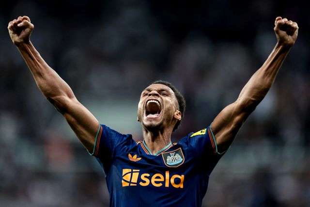Jacob Murphy of Newcastle Untied celebrates his goal to make it 2-1 during the Pre-season friendly Newcastle United vs Espanyol at St. James's Park, Newcastle, United Kingdom, 8th August 2025

(Photo by Mark Cosgrove/News Images)