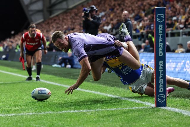 Harry Newman of Leeds Rhinos stops Joe Burgess of Hull KR from going over in the corner right on the goal line during the Betfred Super League round 23 match Leeds Rhinos vs Hull KR at Headingley Stadium, Leeds, United Kingdom, 21st August 2025

(Photo by Mark Cosgrove/News Images)