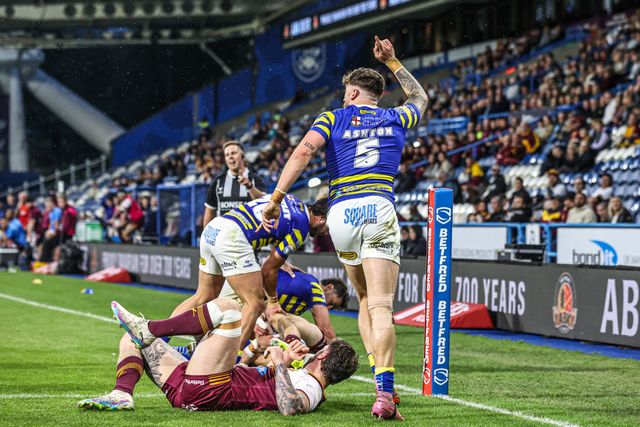 Matty Ashton of Warrington Wolves appeals for a try during the Betfred Super League round 10 match Huddersfield Giants vs Warrington Wolves at Accu Stadium, Huddersfield, United Kingdom on 02 May 2026

(Photo by Alfie Cosgrove/News Images)