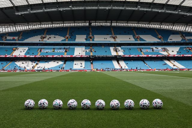 A line of official Premier League training balls during the Premier League match Manchester City vs Coventry City at Etihad Stadium, Manchester, United Kingdom on 05 September 2026

(Photo by Mark Cosgrove/News Images)
