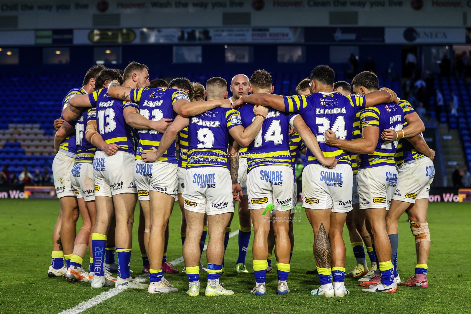 A team huddle lead by Ben Currie of Warrington Wolves after the game during the Betfred Super League round 15 match Warrington Wolves vs Leeds Rhinos at The Halliwell Jones Stadium, Warrington, United Kingdom on 18 June 2026

(Photo by Alfie Cosgrove/News Images)