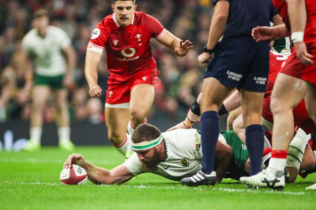 Gerhard Steenekamp of South Africa sores his teams first try during the Quilter Nations Series 2025 match Wales vs South Africa at Principality Stadium, Cardiff, United Kingdom, 29th November 2025

(Photo by Andrew Lewis/News Images)

*** GER AUT SUI OUT ***