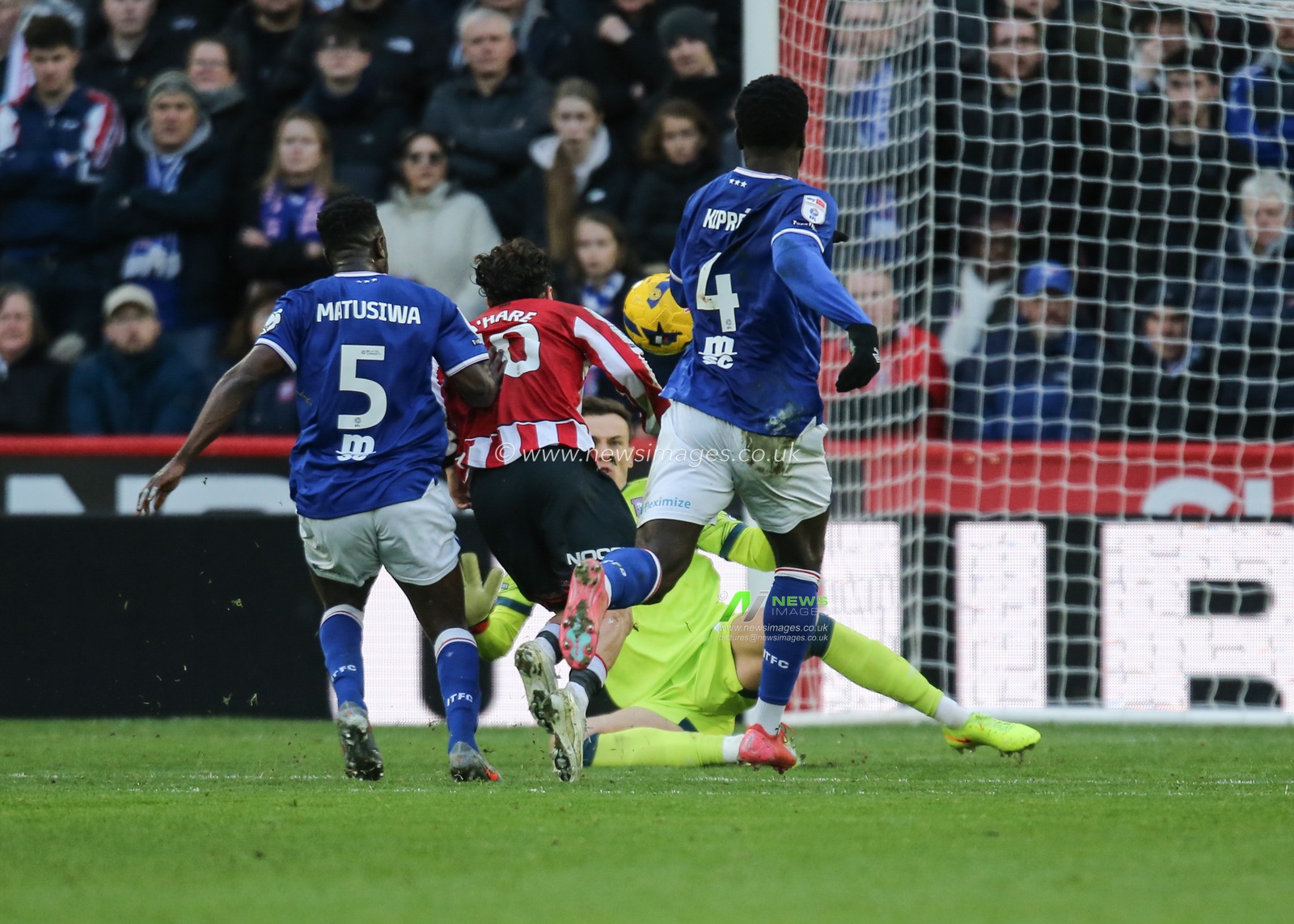 Callum O'Hare of Sheffield United scores to make it 1-0 during the Sky Bet Championship match Sheffield United vs Ipswich Town at Bramall Lane, Sheffield, United Kingdom, 24th January 2026

(Photo by Richard Bierton/News Images)