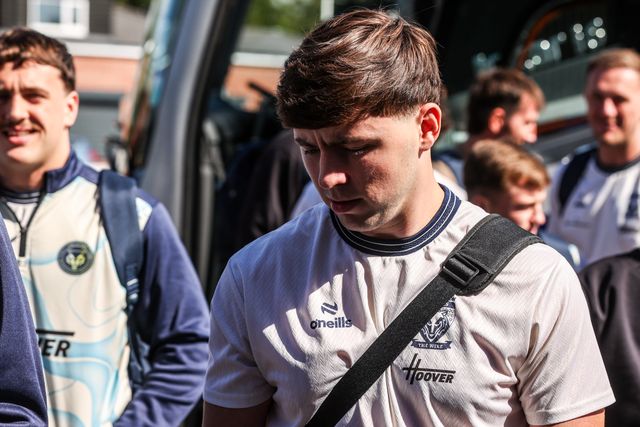 Charlie Mckler of Warrington arrives during the Betfred Super League round 26 match Wakefield Trinity vs Warrington Wolves at DIY Kitchens Stadium, Wakefield, United Kingdom on 05 September 2026

(Photo by Alfie Cosgrove/News Images)