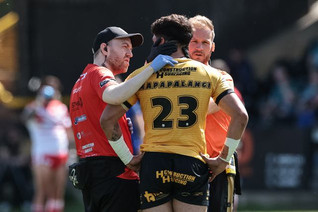 Krystian Mapapalangi of Castleford Tigers receives treatment during the Betfred Super League round 12 match Castleford Tigers vs St Helens at OneBore Stadium, Castleford, Untied Kingdom on 23 May 2026

(Photo by Mark Cosgrove/News Images)