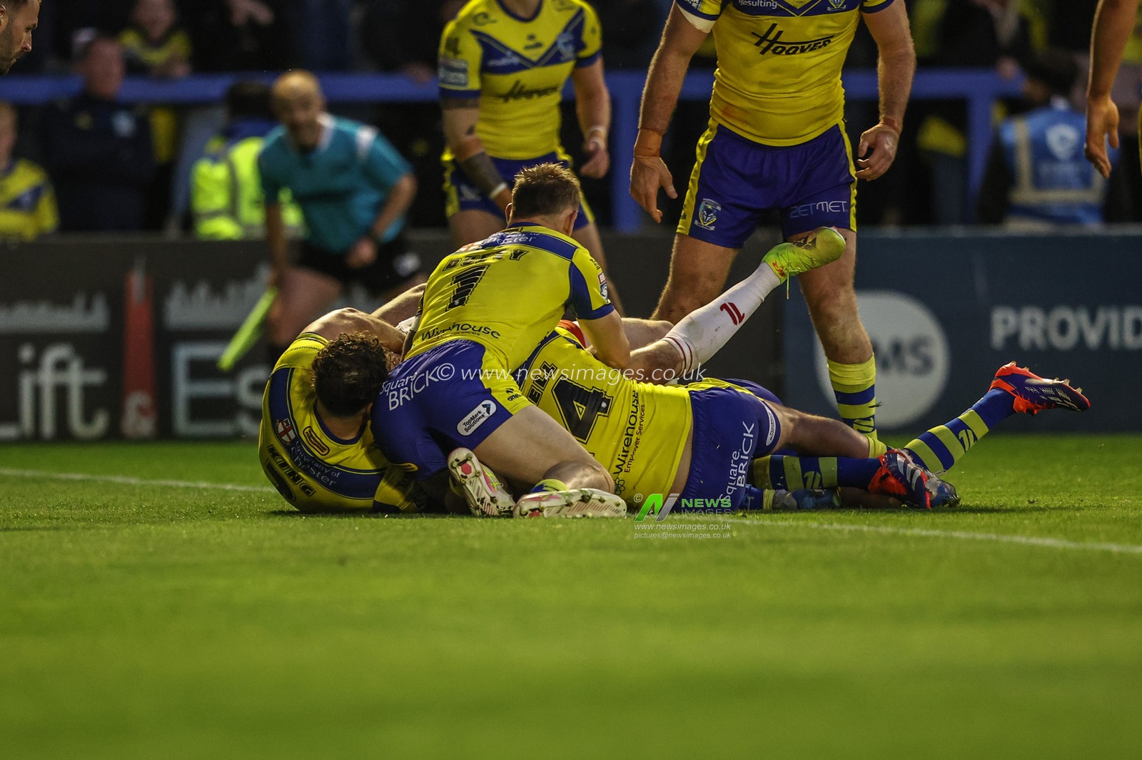 Mark Percival of St. Helens goes over for a try during the Betfred Super League Round 9 match Warrington Wolves vs St Helens at Halliwell Jones Stadium, Warrington, United Kingdom, 24th April 2025

(Photo by Alfie Cosgrove/News Images)