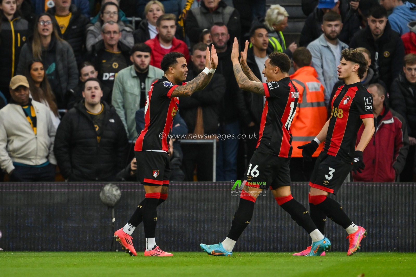 Justin Kluivert of Bournemouth celebrates scoring a penalty  to make the score 1-3during the Premier League match Wolverhampton Wanderers vs Bournemouth at Molineux, Wolverhampton, United Kingdom, 30th November 2024

(Photo by Craig Thomas/News Images)