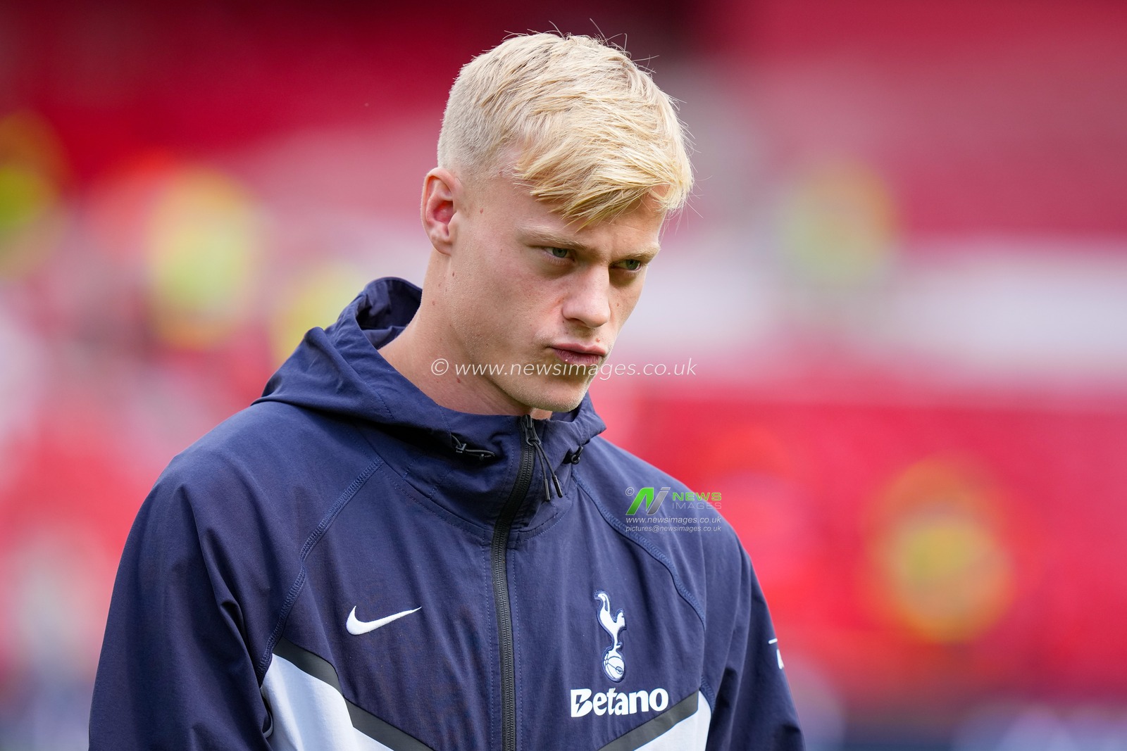 Jan Paul van Hecke of Tottenham Hotspur inspects the pitch prior to kick off during the Premier League match Nottingham Forest vs Tottenham Hotspur at City Ground, Nottingham, United Kingdom on 05 September 2026

(Photo by Maynard Manyowa/News Images)