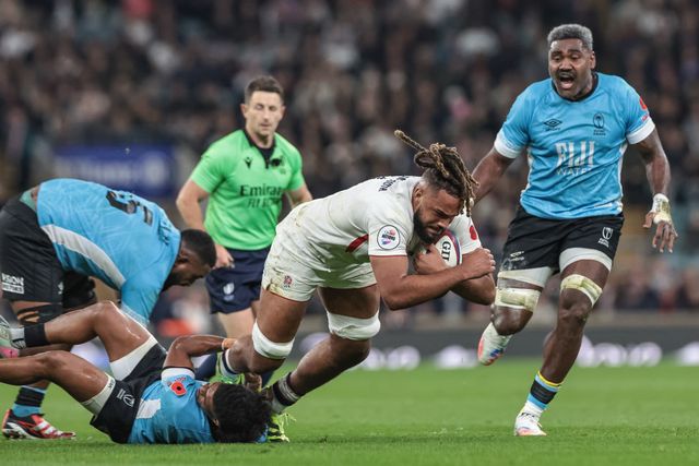 Chandler Cunningham-South of England is tackled by Simione Kuruvoli of Fiji during the Quilter Nations Series 2025 match England vs Fiji at Allianz Stadium, Twickenham, United Kingdom, 8th November 2025

(Photo by Mark Cosgrove/News Images)

*** GER AUT SUI OUT ***