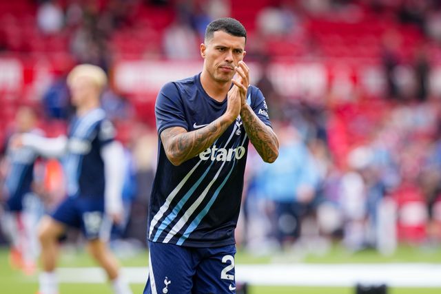 Pedro Porro of Tottenham Hotspur applauds the fans during the pre-game warm up session during the Premier League match Nottingham Forest vs Tottenham Hotspur at City Ground, Nottingham, United Kingdom on 05 September 2026

(Photo by Maynard Manyowa/News Images)