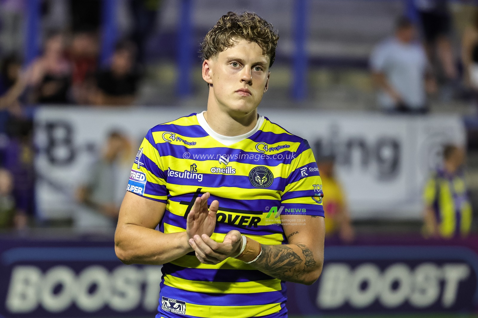 Arron Lindop of Warrington Wolves applauds the fans during the Betfred Super League round 23 match Warrington Wolves vs York Knights at The Halliwell Jones Stadium, Warrington, United Kingdom on 13 August 2026

(Photo by Mark Cosgrove/News Images)