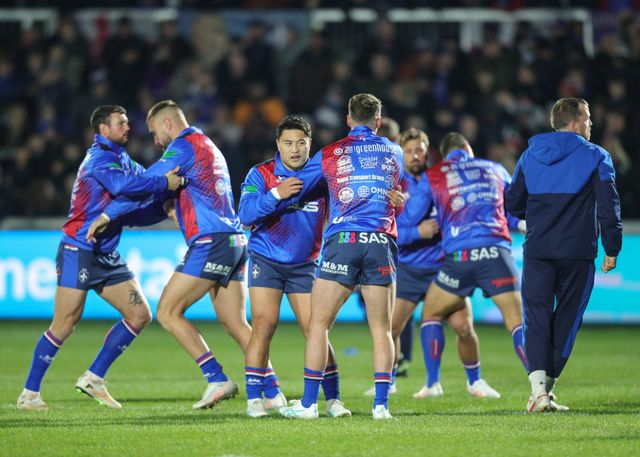 Wakefield Trinity players in the pre-game warm up during the Betfred Super League Round 1 match Wakefield Trinity vs Toulouse Olympique at DIY Kitchens Stadium, Wakefield, United Kingdom on 14 February 2026

(Photo by Richard Bierton/News Images)